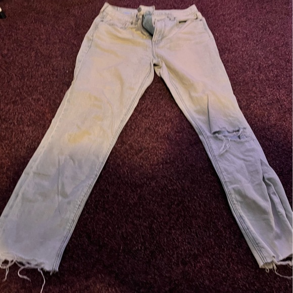 American Eagle Ripped Mom Jeans Light Wash NWOT - Picture 2 of 6